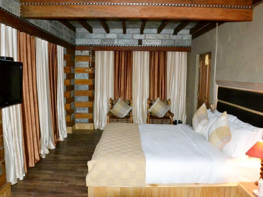 Отель Shobla Kaathkuni Royale Кулу Экстерьер фото
